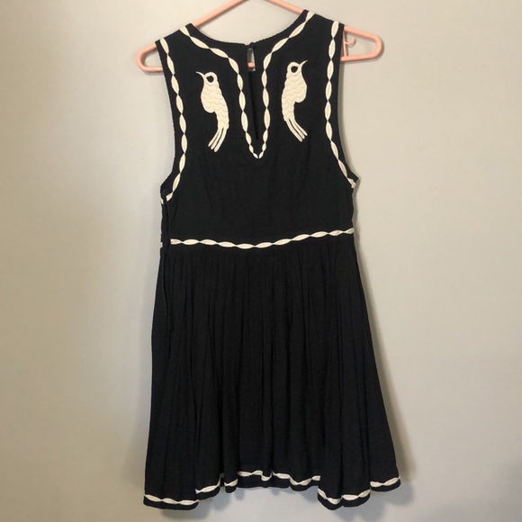 Free People Bird of a Feather embroidered Mini Dress Sz 4 boho black and white - Picture 4 of 5